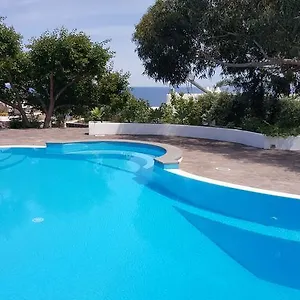 La Rossa Couette-café Salina (Sicily)